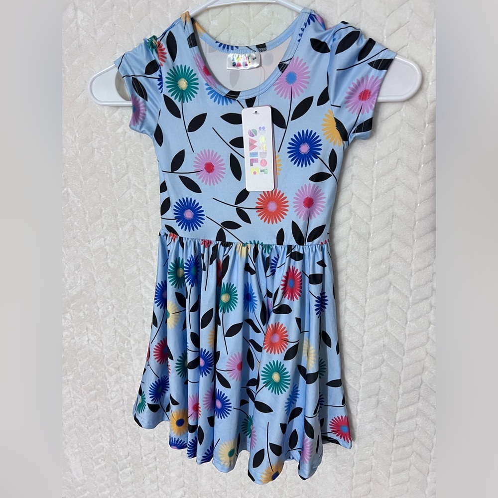 set de 3 vestidos diferentes size 3/4 para niña casuales